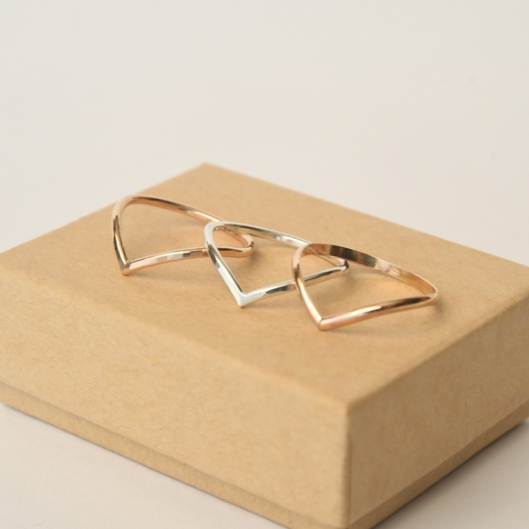 Chevron Hammered Sterling Silver V-Shaped Ring Size 6 - Picture 7 of 9